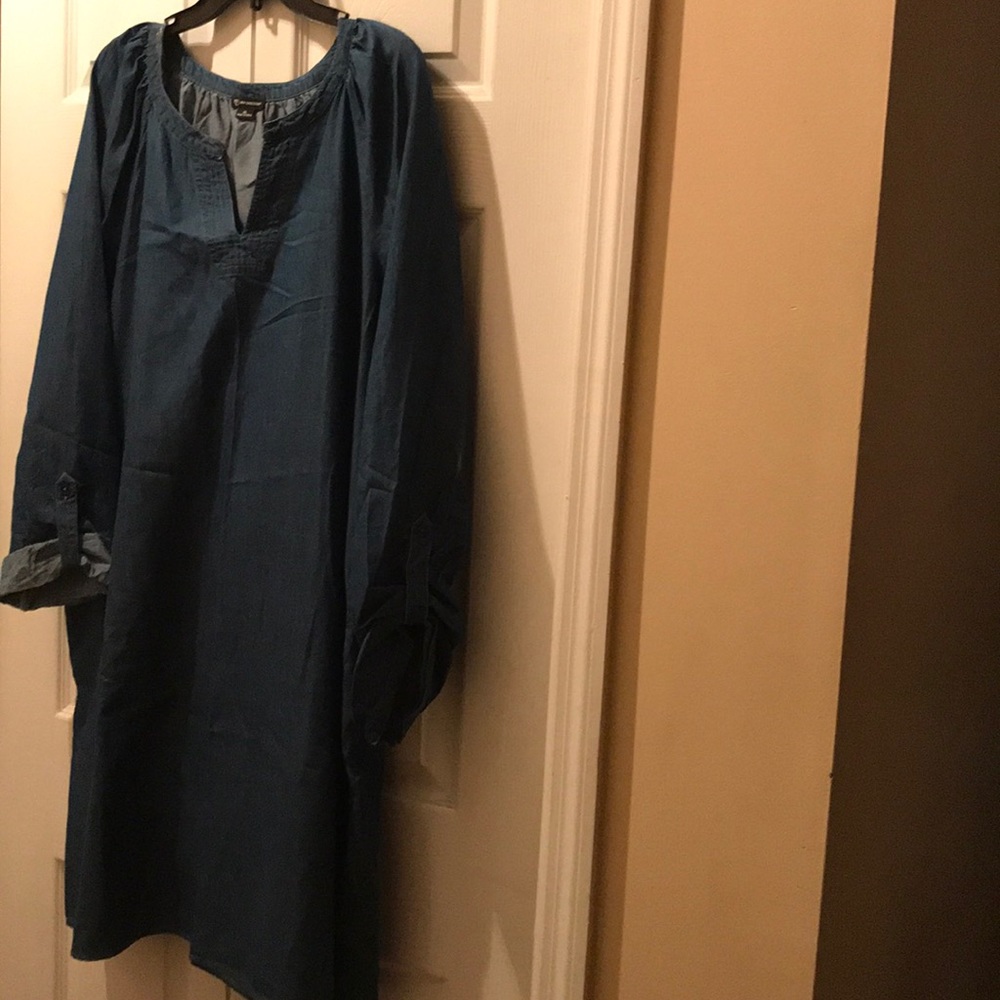 Light denim dress with pockets!